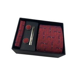 Set cà vạt màu đỏ mang lại may mắn đầu năm