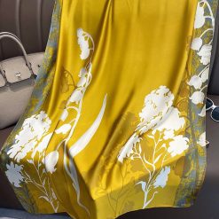 Khăn lụa cao cấp màu vàng họa tiết hoa Tulip làm quà tặng bạn gái, sếp nữ, mẹ, cô, dì, chị - em gái...