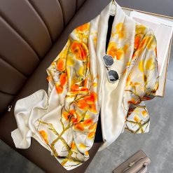 Khăn lụa cao cấp cho thời trang thêm cuốn hút