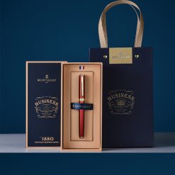 Tặng quà sinh nhật cho nữ doanh nhân bằng bút bi ký tên cao cấp