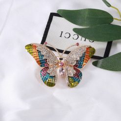 Quà tặng sinh nhật bạn gái với chiếc ghim cài áo tinh xảo