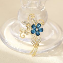 Quà tặng sinh nhật con gái với chiếc ghim cài áo tinh tế, sang trọng