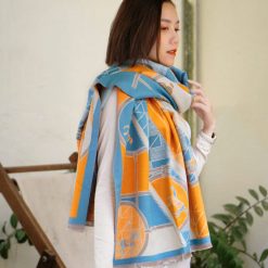 Gợi ý tặng quà sinh nhật cho sếp nữ với chiếc khăn choàng len Cashmere ấm áp