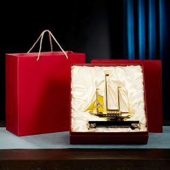 Mô Hình Thuyền Buồm Mạ Vàng 24K Cao Cấp “Nhất Phàm Phong Thuận”